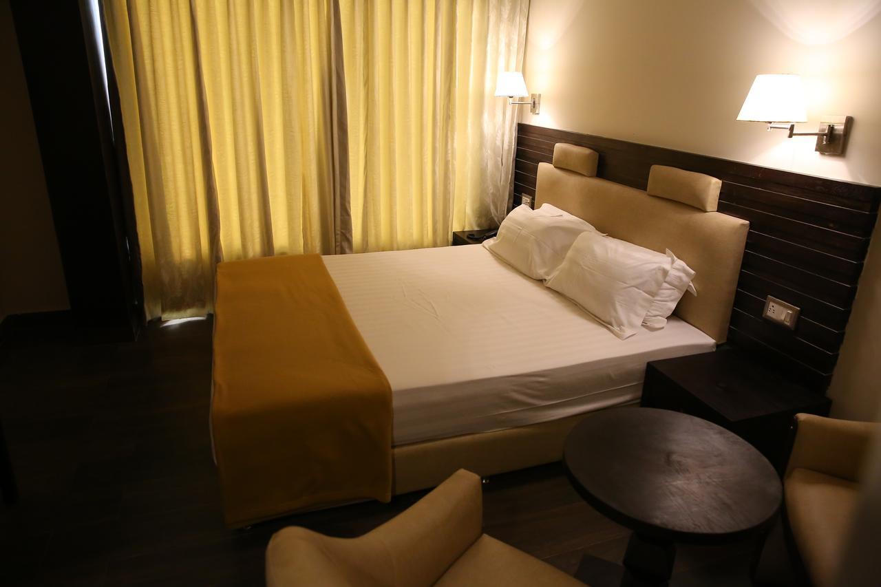 Hotel La Castle เชนไน ภายนอก รูปภาพ