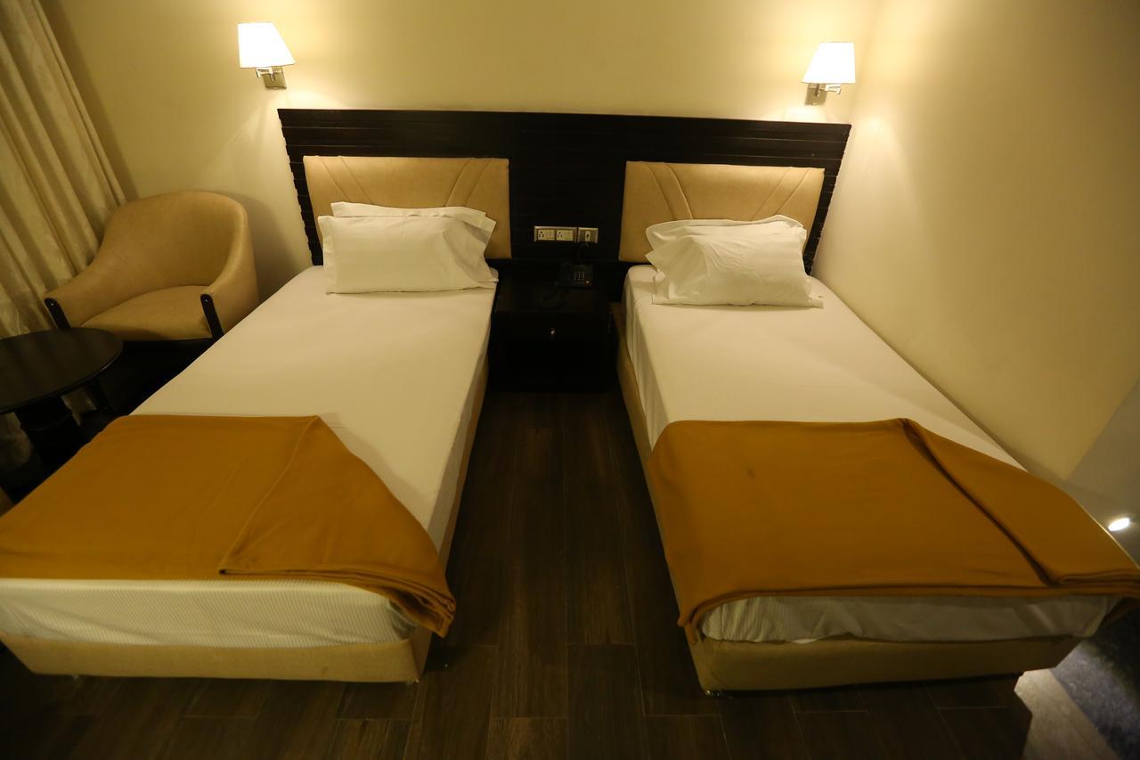 Hotel La Castle เชนไน ภายนอก รูปภาพ