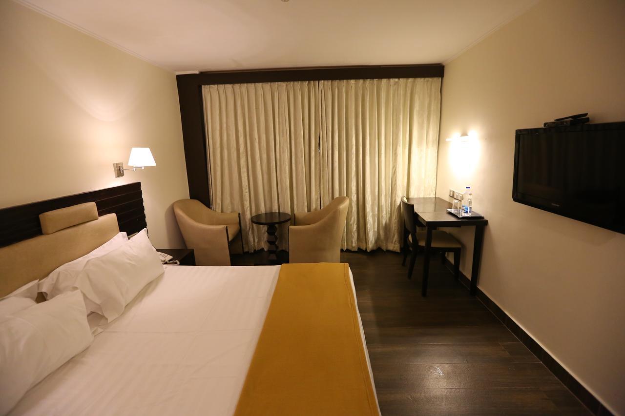 Hotel La Castle เชนไน ภายนอก รูปภาพ