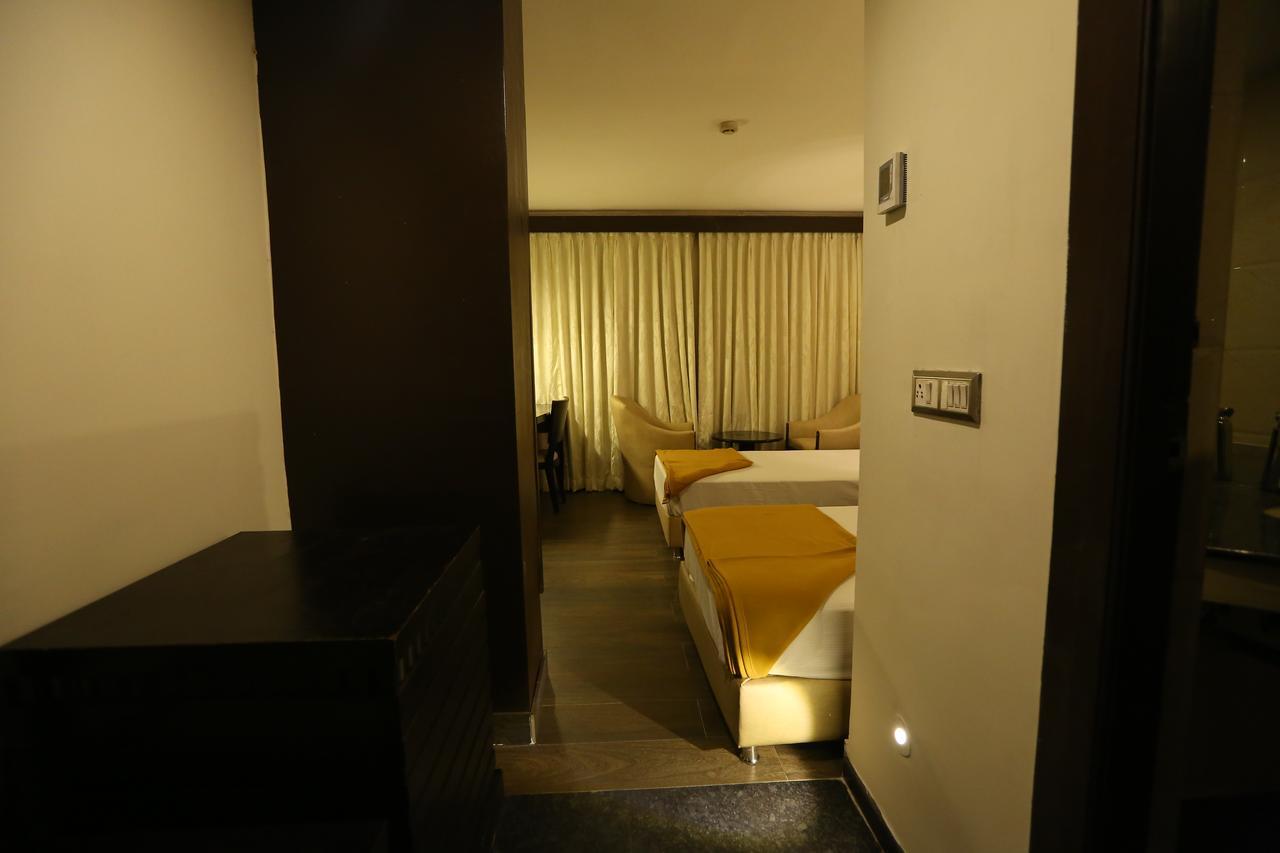 Hotel La Castle เชนไน ภายนอก รูปภาพ